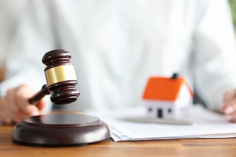 自己破産で住宅ローンが残る家は原則として処分されます ©Getty Images